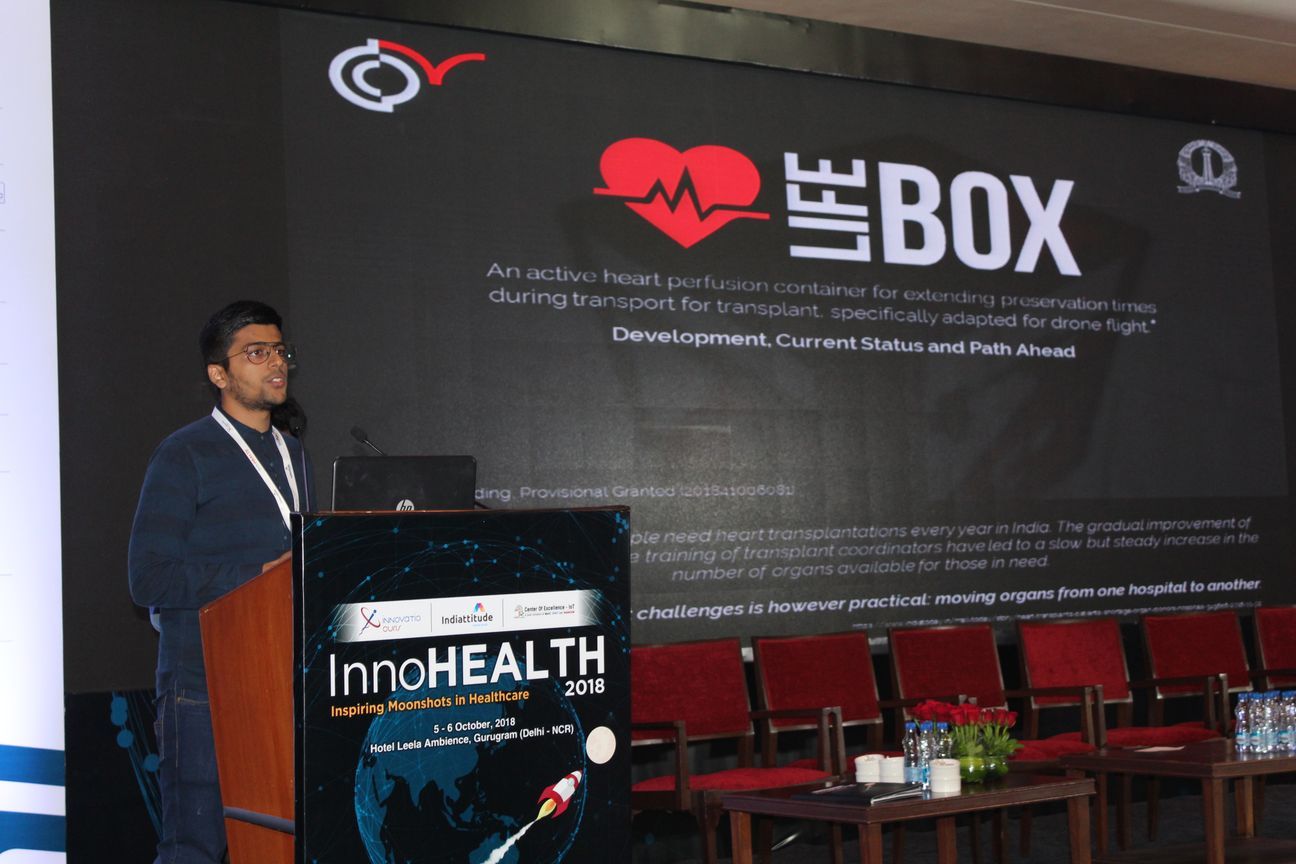 2.-Deval-Karia-presents-his-innovation-on-LifeBox-in-the-Young-innovators-award-session-at-InnoHEALTH-2018